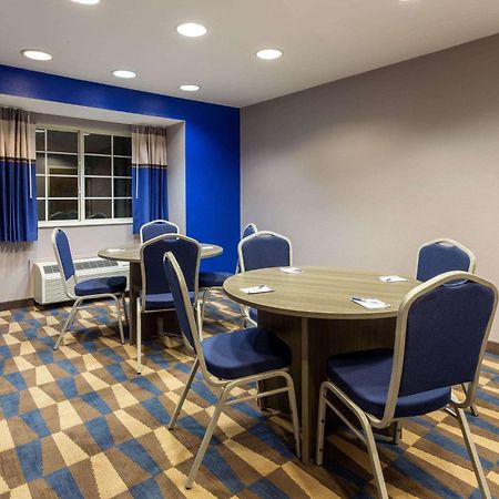 Microtel Inn & Suites By Wyndham Bethel/Danbury Buitenkant foto