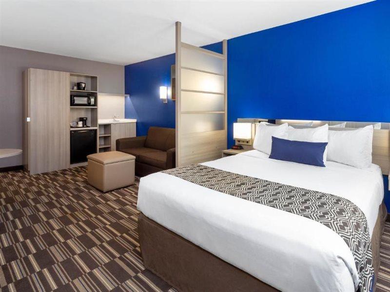Microtel Inn & Suites By Wyndham Bethel/Danbury Buitenkant foto