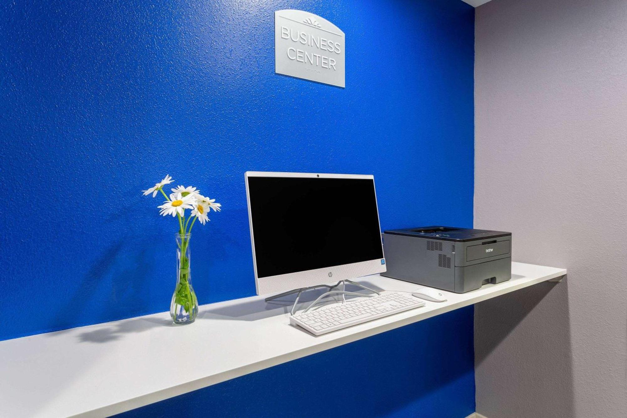 Microtel Inn & Suites By Wyndham Bethel/Danbury Buitenkant foto