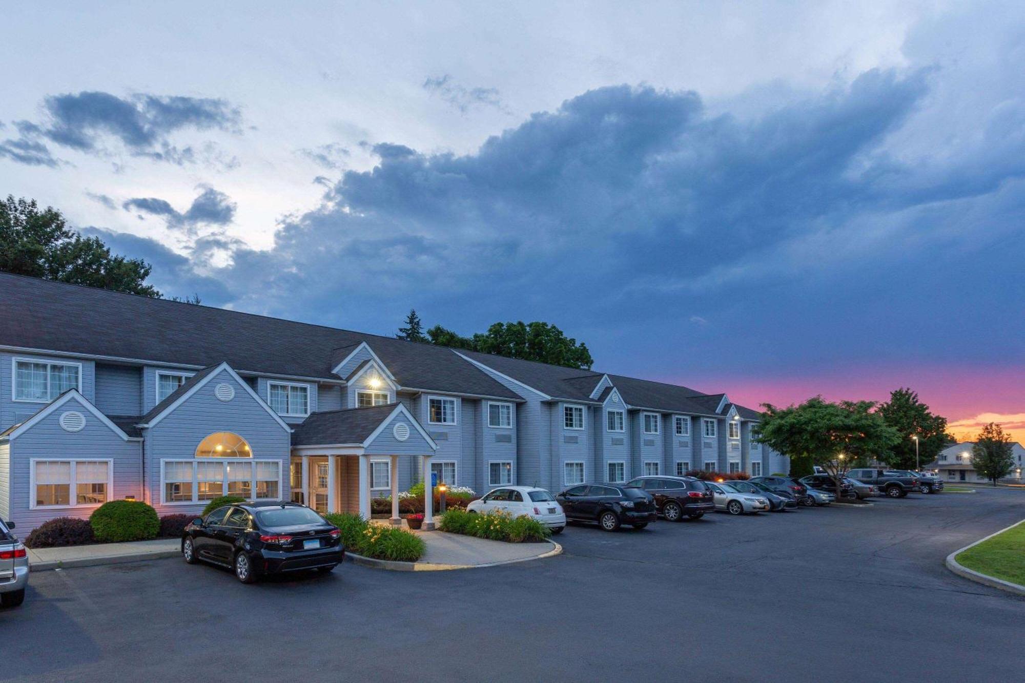 Microtel Inn & Suites By Wyndham Bethel/Danbury Buitenkant foto